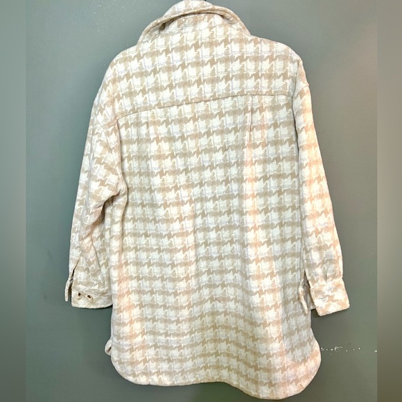 Shacket - Picture 3 of 3